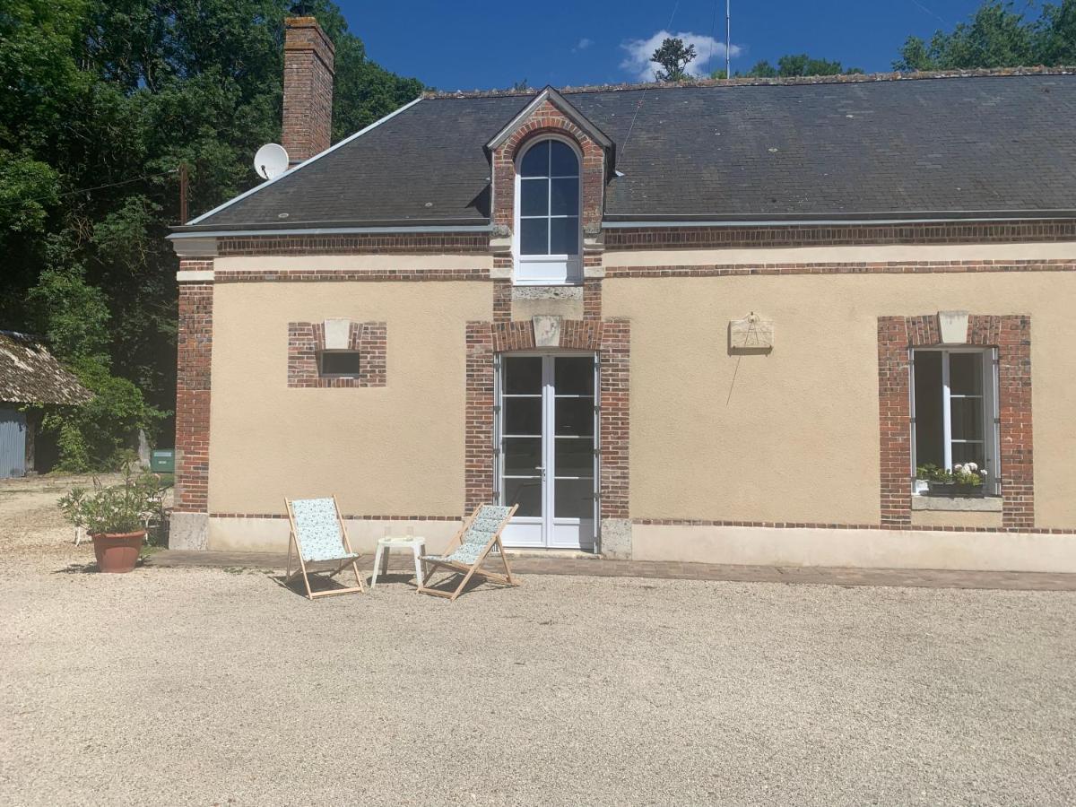 Gite A La Ferme De Sainte Radegonde Lanneray Exterior foto
